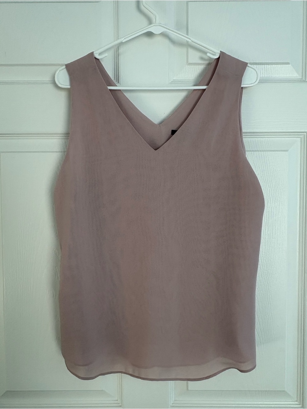 Ann Taylor Sleeveless V-Neck Camisole in Dusty Mauve